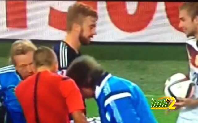 فيديو : شاهد ماذا فعل كرامر وموريسون خلال علاج ريوس في الملعب ..؟