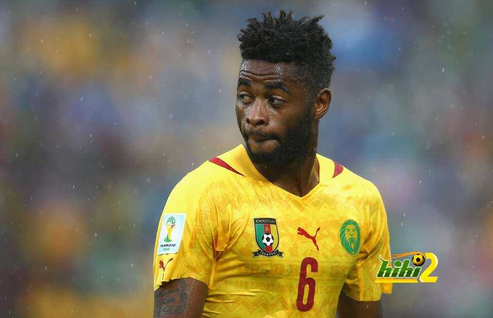 لاعب برشلونة السابق يستمر في ارتداء الملابس الغريبة