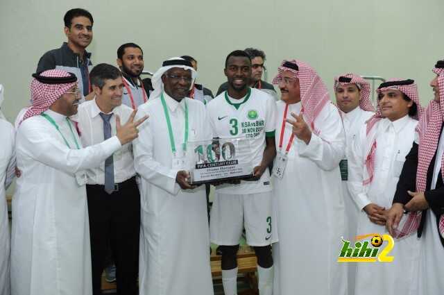 صور : كيف أحتفلت ادارة المنتخب السعودي بأسامة هوساوي ؟!