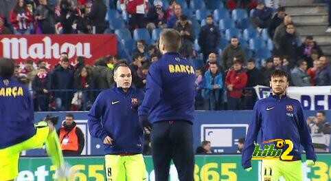 لاعبو برشلونة اثناء عمليات الاحماء