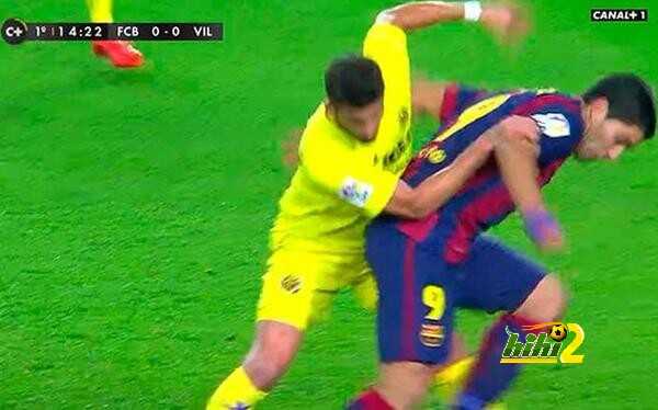 صورة : الحكم يحرم برشلونة من ركلة جزاء