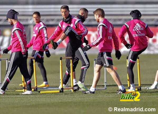 صور : هكذا يتدرب نجوم ريال مدريد استعدادا للكلاسيكو خوفا من كباري ميسي ..!