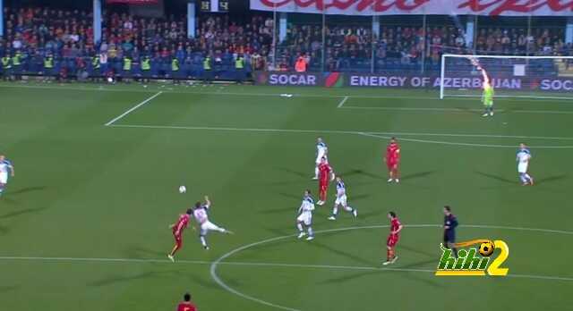 حارس روسيا يتعرض للضرب بالالعاب النارية …!