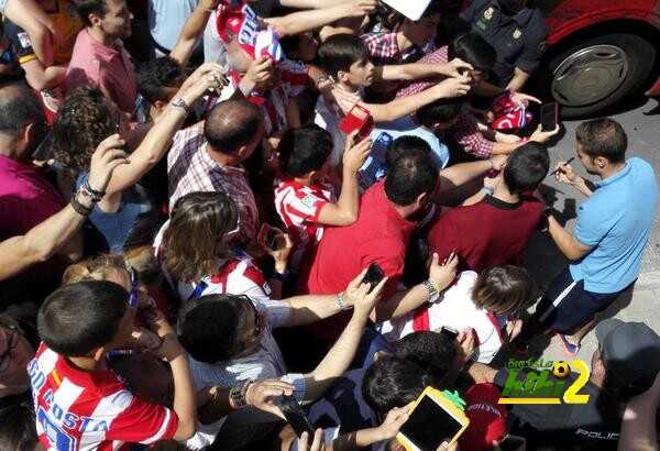 صور : وصول نجوم أتلتيكو إلى ملعب غرناطة