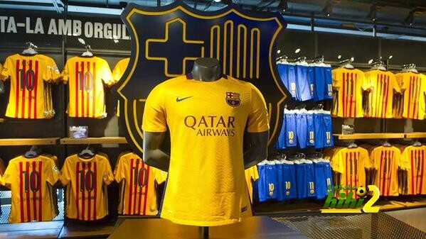 برشلونة يعلن طرح قميصه البديل في متاجر النادي