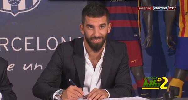 صور : توران في غرفة ملابس برشلونة