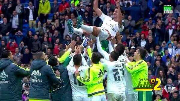 صورة : لاعبو مدريد يكرمون أربيلوا بعد مباراته الأخيرة في البيرنابيو ..!