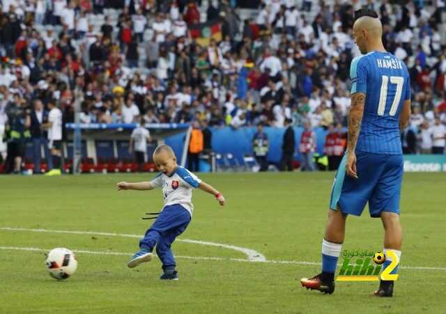 صور : هامسيك يداعب ابنه بعد هزيمتهم امام المانيا