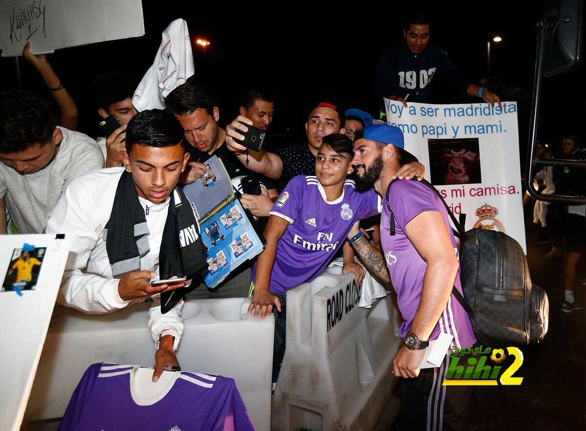 صور : بعثة ريال مدريد تهبط في نيو جيرسي وتلبي طلبات الجماهير  !