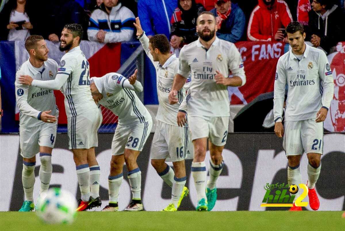 صورة : لحظة نقش اسم ريال مدريد على كأس السوبر الاوروبي