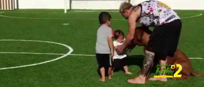 صور : ميسي وأولى خطوات ابنه ماتيو