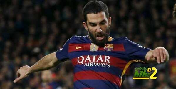 توران يحتفل بمشجعي برشلونة