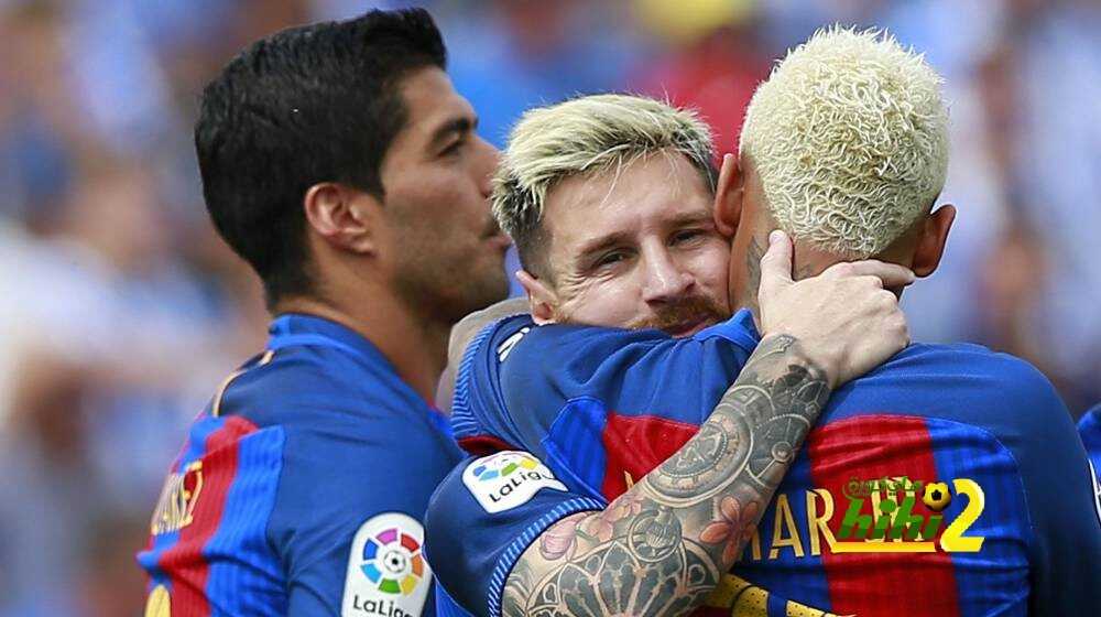 صور : قمصان نجوم برشلونة في ملعب السان ماميس