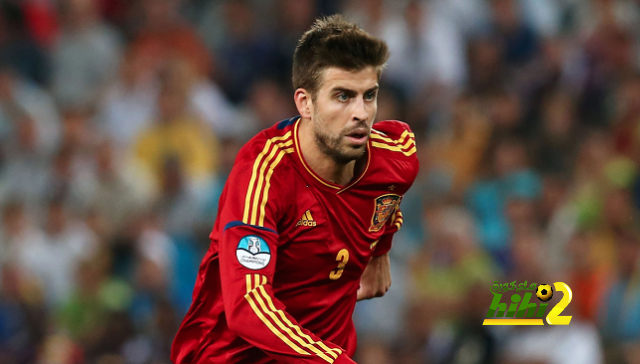 لاعب ريال مدريد السابق: أطالب بعدم تمثيل بيكيه لمنتخب إسبانيا