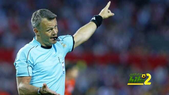 أرقام برشلونة رفقة الحكم الهولندي كويبرس