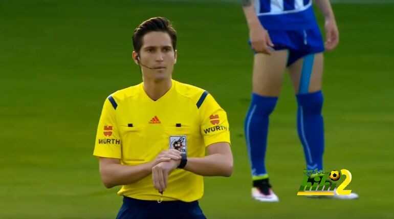 الكشف عن حكم مباراة برشلونة ولاس بالماس