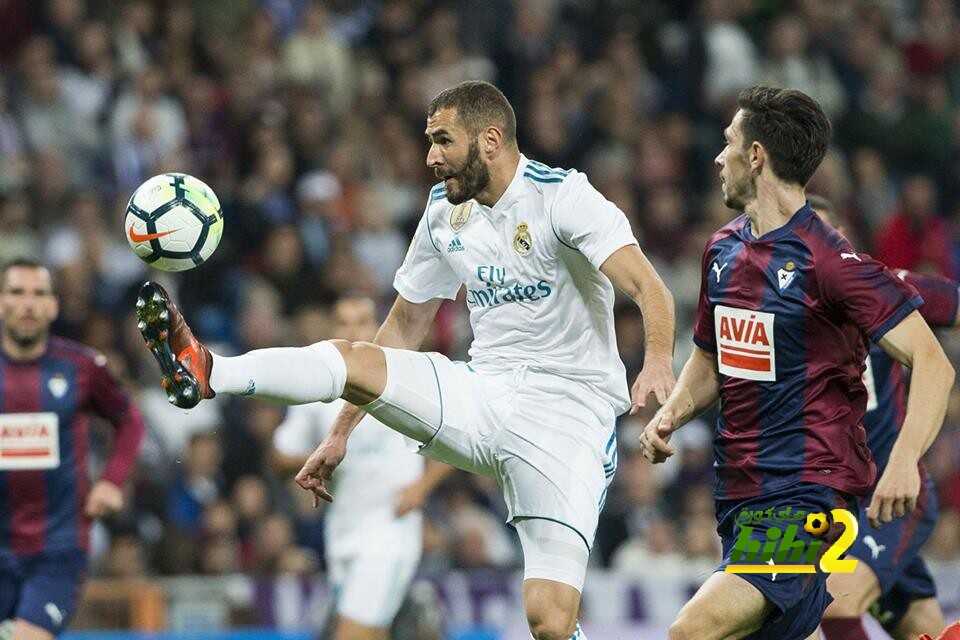 مدرب إيبار : كريم بنزيما هو أفضل مهاجم في العالم
