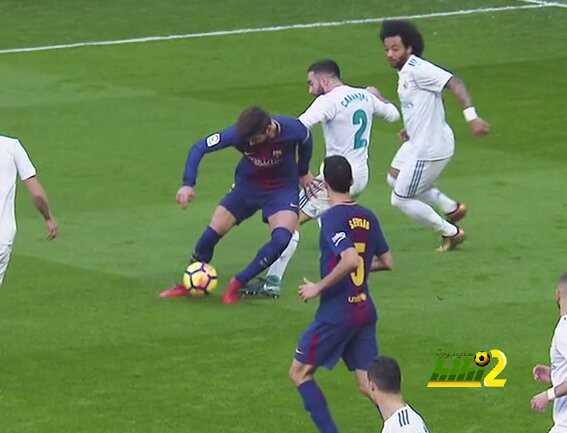 صور : بيكيه يطالب باحتساب ركلة جزاء على كارفخال