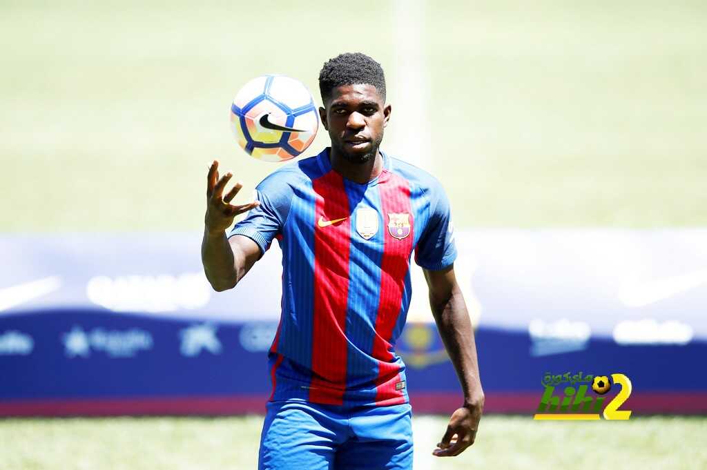 اومتيتي يؤازر لاعبي برشلونة