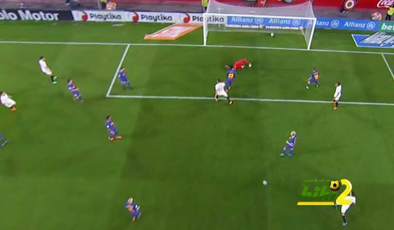 فاسكيز يفتتح التسجيل لأشبيلية في شباك برشلونة
