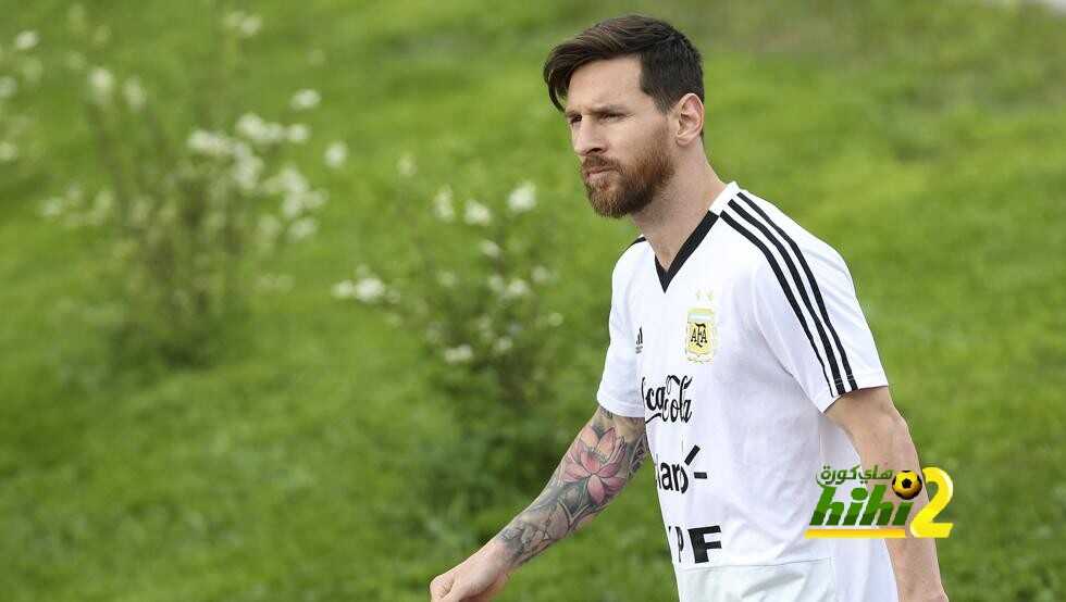 والدته : من ينتقدون ميسي لا يعلمون شيئًا عن معاناته وبكاءه