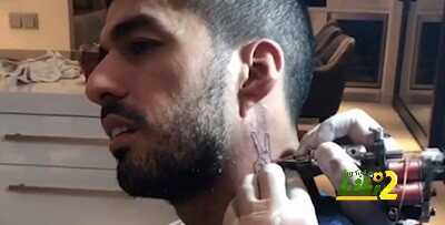 🔴 بالفيديو.. سواريز يؤرخ احتفاله على رقبته في نيولوك جديد