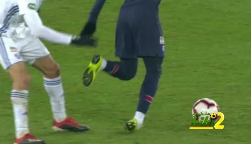 صورة : نيمار يغادر الملعب باكيا !