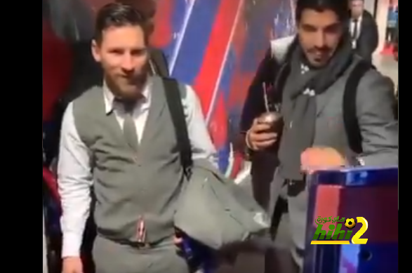🔴لحظة وصول ميسي وسواريزالي ملعب المُباراة