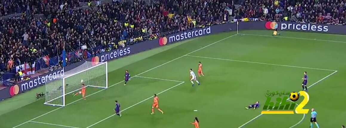 صورة : مدافع ليون يحرم برشلونة من الهدف الثالث من على خط المرمى
