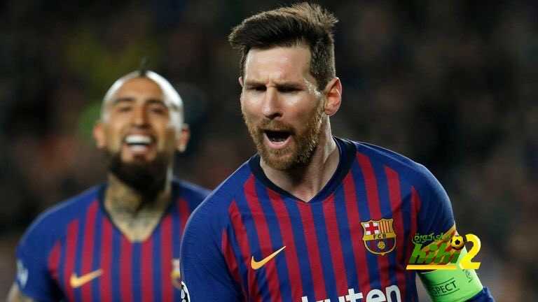كيف يمكن لأحد أن يقارن ميسي برونالدو أو أي لاعب آخر ..؟!
