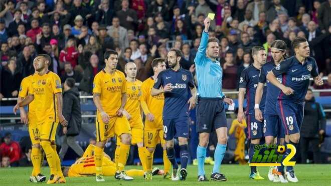 الكشف عن حكم مباراة برشلونة واليونايتد