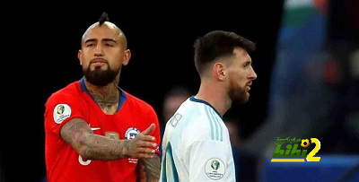فيدال يدافع عن ميسي : الحكم أراد أن يكون البطل