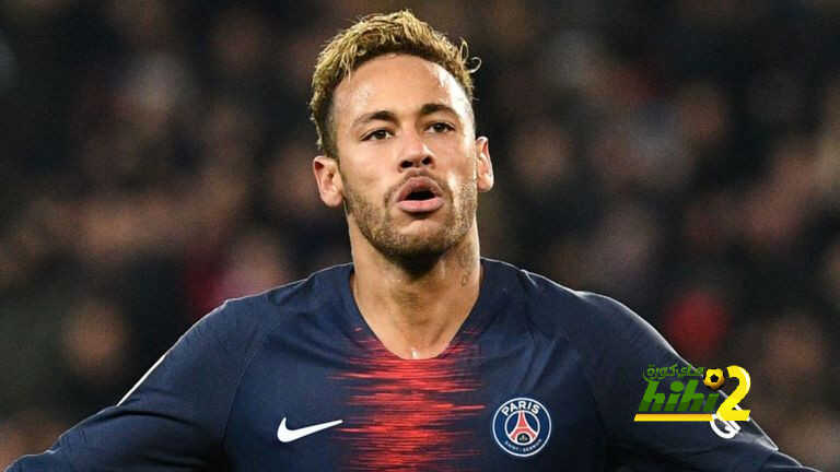 فيديو: رسام يرسم نيمار بواسطة قدمه فقط
