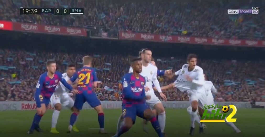 الضغط علي الحكم فن يجيده برشلونة