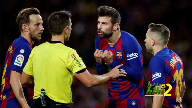 أمر سلبي داخل برشلونة بطله بيكيه !