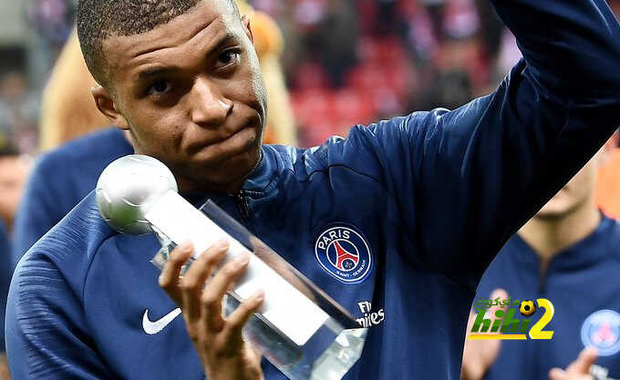 مبابي يحتفل بلقب هداف الدوري الفرنسي