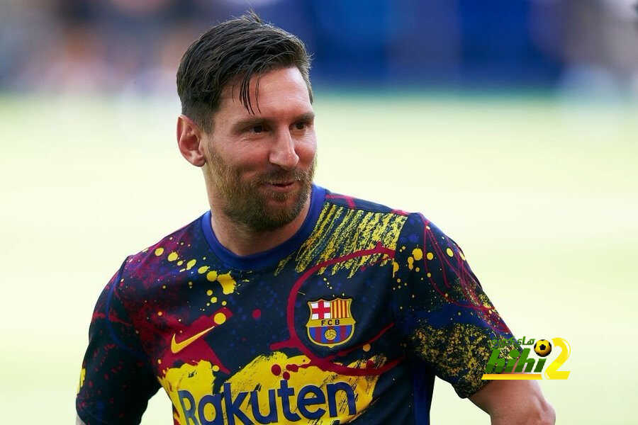 ميسي يسجل أفضل من الهدافين ويصنع اللعب أفضل من كل صناع اللعب !