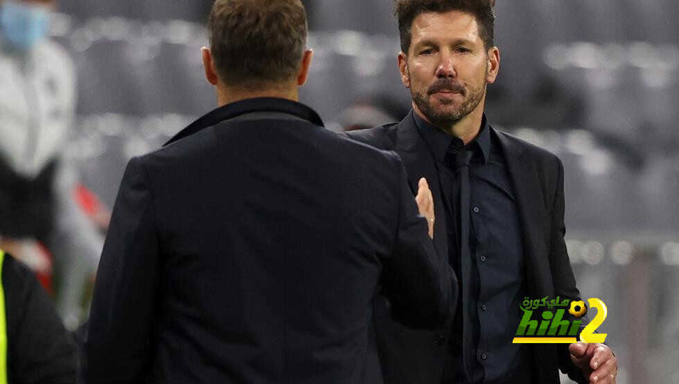 سيميوني يحتفل بمباراته المئوية مع أتلتيكو مدريد بطريقة مذلة