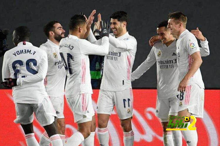صور: كيف سخرت جماهير برشلونة من أزمة طائرة ريال مدريد؟!
