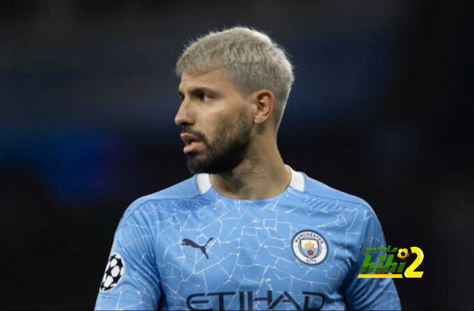 صراع بين برشلونة وباريس على أجويرو