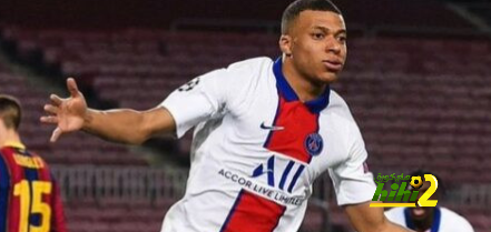 صورة : جمهور الريال يحول بيريز الي مدافع برشلونة بيكيه