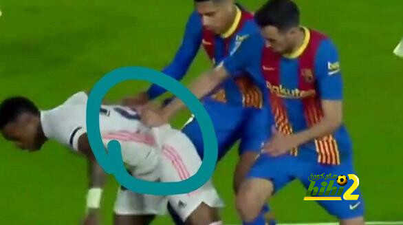 صورة : مدافع برشلونة ينتهج اسلوب ” دفع العربه ” ضد فينيسيوس …!