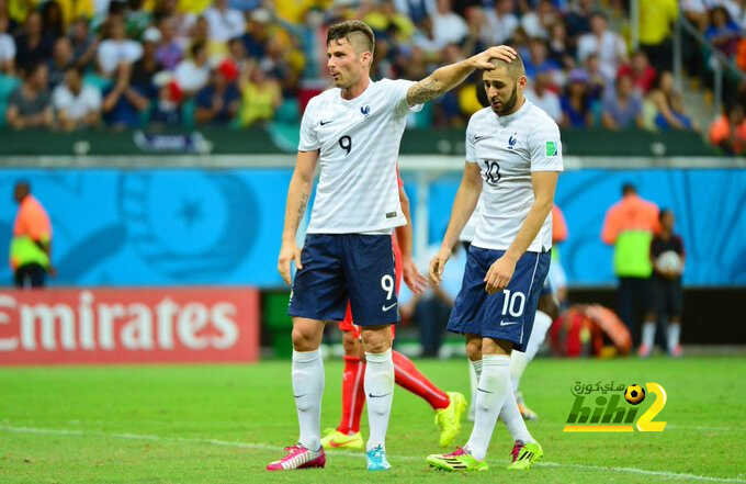 جيرو : عودة بنزيما تسببت في خلل تكتيكي بالمنتخب