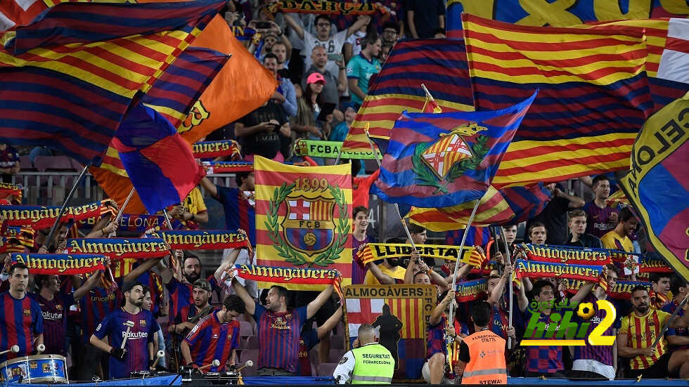 فيديو: جماهير برشلونة تستقبل عهد تشافي بالنيران في كامب نو