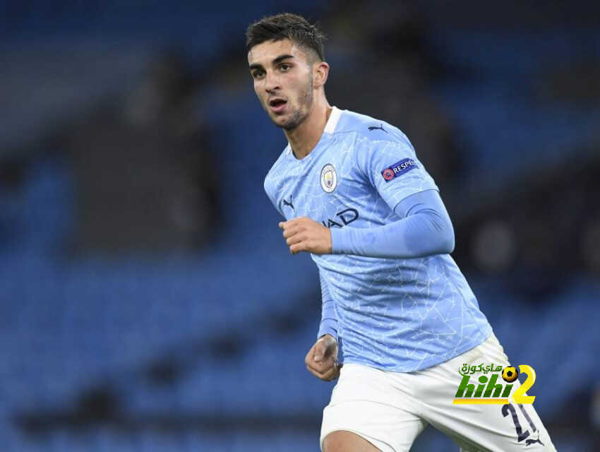 سبب تغير موقف مانشستر سيتي في عملية بيع توريس إلى برشلونة
