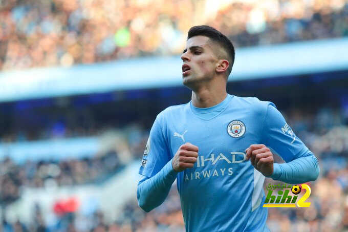 رغم تألقه.. ظهير مانشستر سيتي على موعد مع رقم سلبي بالبريميرليغ