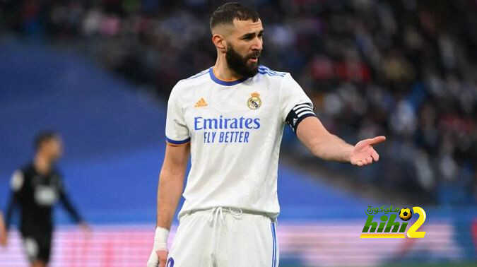فيلانويفا يقلل من أهمية غياب بنزيما عن الكلاسيكو