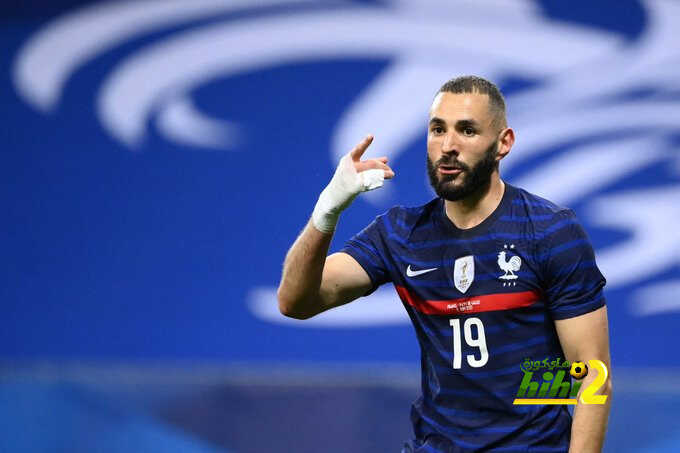 بنزيما من ضمن سبعة أساطير حققت شيء إعجازي