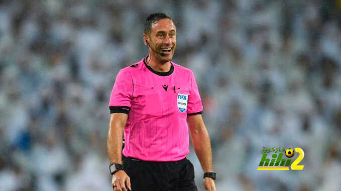 الكشف عن حكم مباراة برشلونة وفرانكفورت