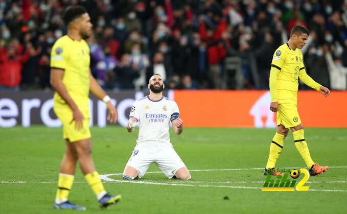 كريم بنزيما يطلب تبديل القميص مع نجم تشيلسي عقب المباراة